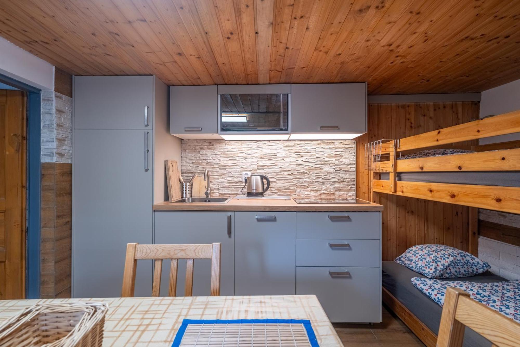 Apartman Karin Rovensko pod Troskami Exterior foto