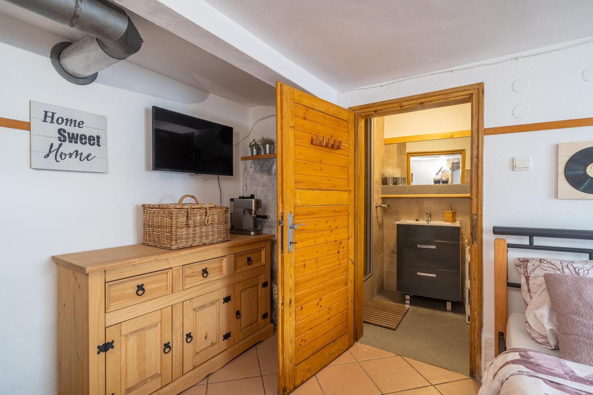 Apartman Karin Rovensko pod Troskami Exterior foto